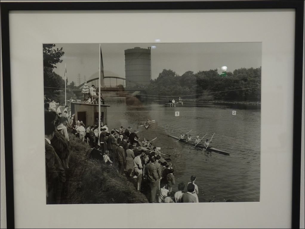 Rudolf Holtappel in einer Ausstellung in der Ludwiggalerie